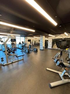 Lux Sleeps 4 king bed hot tub views gym - 5