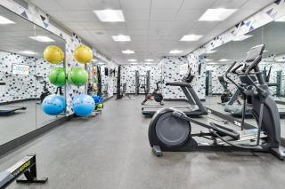 Lux Sleeps 4 king bed hot tub views gym - 1