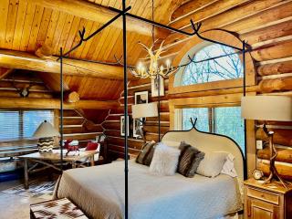 Rustic Sundance cabin sleeps 13 hottub firepits - 2