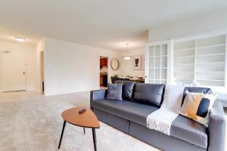 Arlington Stay with Easy Metro and Business Access - 2