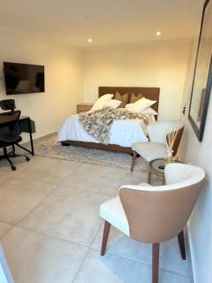 DOMIN LUXURY SUITES - 4