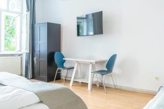 Simple 2BR shared Apt, with Netflix near Belvedere Palace - 1