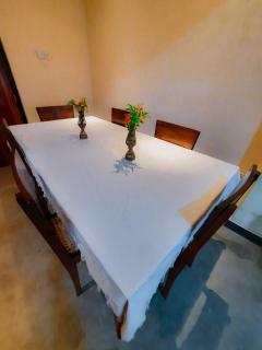 Moms House Dickwella - 7