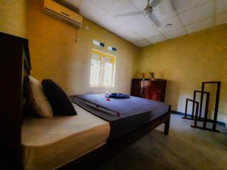 Moms House Dickwella - 5