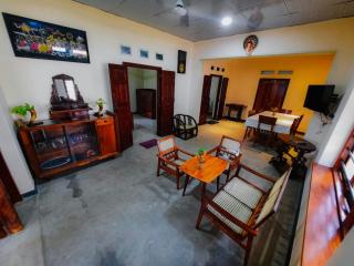 Moms House Dickwella - 4