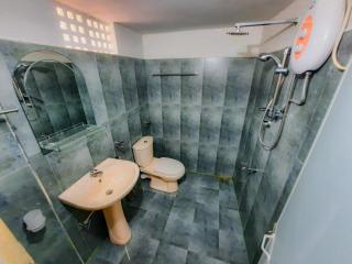 Moms House Dickwella - 2