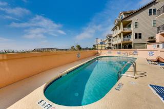 Beachfront Bliss! Airy North Myrtle Beach Condo - 8