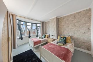 Lesley House 4 bed villa TV Internet Garden - 1