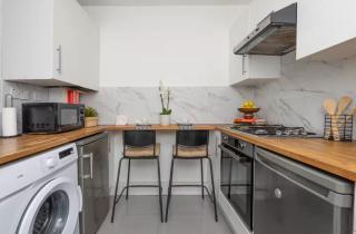 London Apartment with 3 Bedrooms - 8