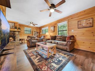 The Eagle's Nest Mountain Cabin Gatlinburg - 6