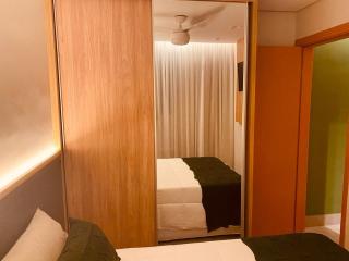 Apto de 2 quartos e Ar Condicionado perto do Praia Clube - 1