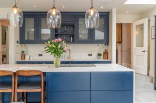 Simple Kensington Flat - 6