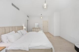 3 Bed Spacious JBR Modern Living Holiday Home - 9