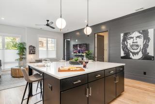 The Acklen-Private Balcony-4 Mins to Broadway - 1