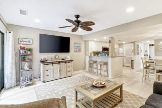 Beach Club Bliss Villa Steps to Sand Shops & Sunshine - 9