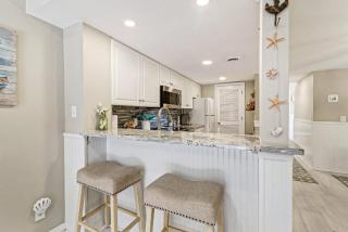 Beach Club Bliss Villa Steps to Sand Shops & Sunshine - 6