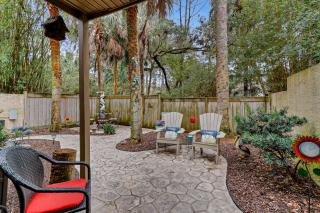 Beach Club Bliss Villa Steps to Sand Shops & Sunshine - 4