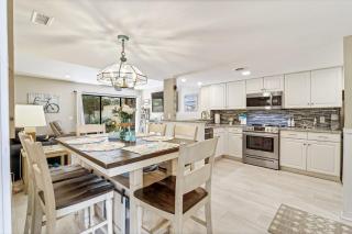 Beach Club Bliss Villa Steps to Sand Shops & Sunshine - 1