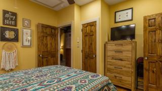 Stockyards 5 mins, New, Sleeps 8 Cedar House, TCU - 8