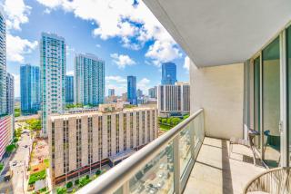 Sky-High Comfort & City Views - 0