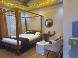 Contemporary Studio with Ambient Lighting - 7