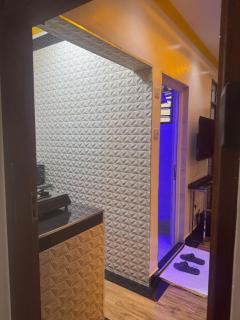 Contemporary Studio with Ambient Lighting - Mombassa - 6