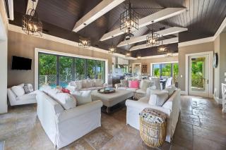 AV9-02: 9 2nd Avenue - 9