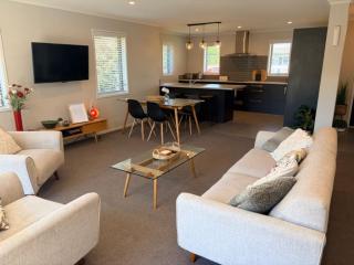 Stunning Modern Retreat - Hastings - 6