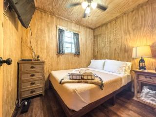 Tiny Log Cabin near Fossil Rim | Countryside Views - Glen Rose - 9