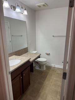 Lake View 2BR 2BA Suite Nr DWTN & NAS w POOL & Gym - 4