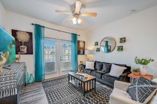 Lake View 2BR 2BA Suite Nr DWTN & NAS w POOL & Gym - 1