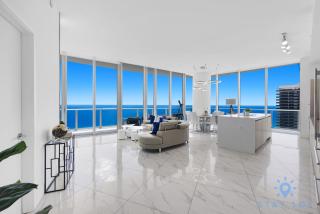 Oceanfront Penthouse -3BR + Pool + Beach access - 0