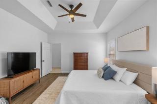 Hidden Lake Hideaway w/fenced in yard 3br 2 bath - 5