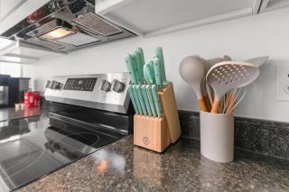 Hidden Lake Hideaway w/fenced in yard 3br 2 bath - 1