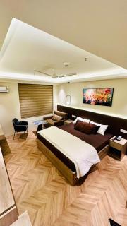 Premium studio retreat 5 min from metro Food street below - 0