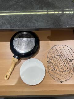 Premium studio retreat 5 min from metro Food street below - 4