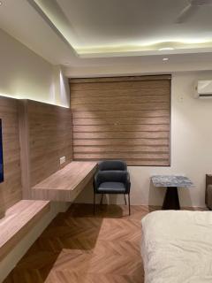 Premium studio retreat 5 min from metro Food street below - 3