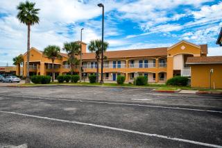 Island Inn By OYO Galveston Beach, TX - 4