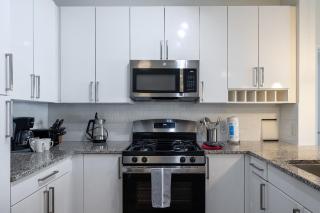 Luxury Apt with Gym and Pool - 9