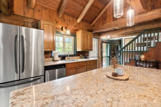Whitehorse Mountain Retreat - Hot tub - Fireplace - 1