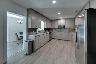 Relaxing Pool Side - Near Fairgrounds - 6