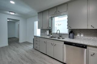 Relaxing Pool Side - Near Fairgrounds - 3