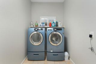 Poolside Family Stay Near Cardinals and Dogers - 4