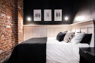 Hollyhock Suite 502 - 5