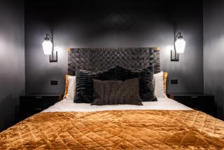 Hollyhock Suite 502 - 1