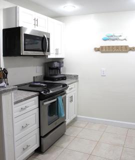 Beautiful 2bd with River Views & Amazing Sunsets in Ft Myers - 1