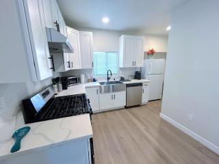 Game Room, AC, Parking, Fire Pit, 10 minutes to Beach - 2