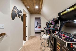 Moody Moose Manor - Sauna - Hot Tub - Arcade - 9