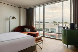 The Tess, Autograph Collection - 5