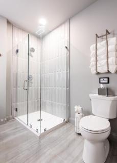 Hollyhock Suite 503 - 8